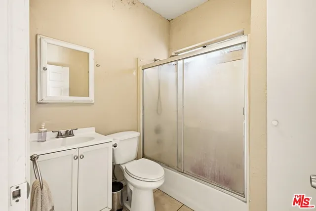 $1,168,800 | 2712 Kenwood Avenue, Los Angeles, CA 90007