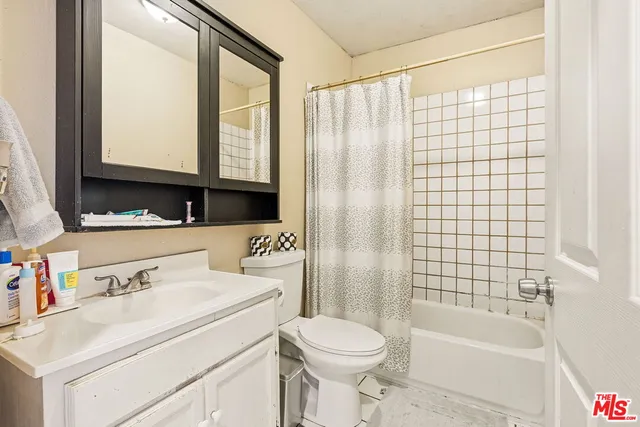 $1,168,800 | 2712 Kenwood Avenue, Los Angeles, CA 90007