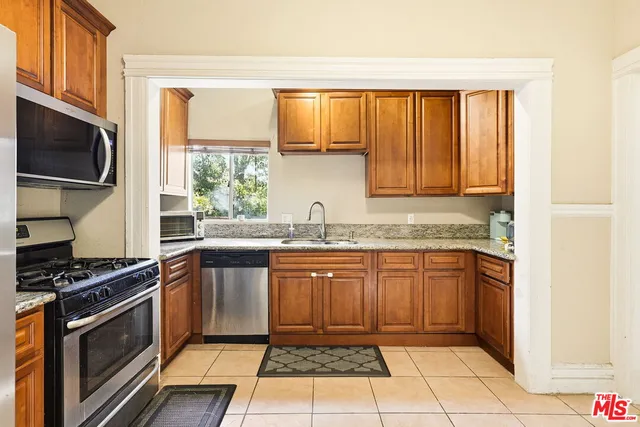 $1,168,800 | 2712 Kenwood Avenue, Los Angeles, CA 90007