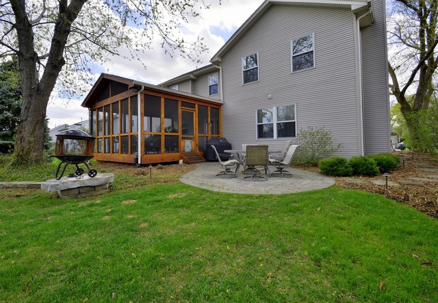 1616 South Tyler Road St. Charles, IL 60174 - Photo 24 of 25 a house that has yard in front of it