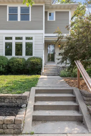 $3,750 | 2313 Cole Avenue Southeast, Minneapolis, MN 55414
