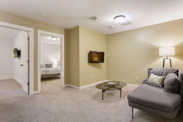 $3,750 | 2313 Cole Avenue Southeast, Minneapolis, MN 55414