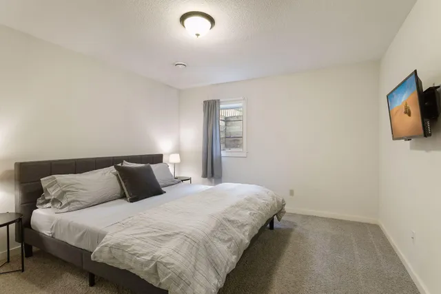 $3,750 | 2313 Cole Avenue Southeast, Minneapolis, MN 55414