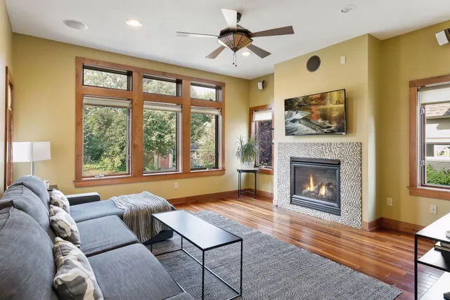 $3,750 | 2313 Cole Avenue Southeast, Minneapolis, MN 55414