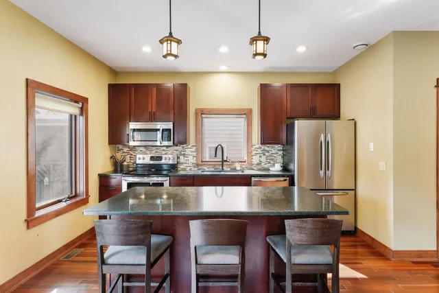 $3,750 | 2313 Cole Avenue Southeast, Minneapolis, MN 55414