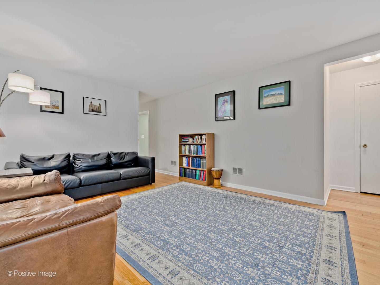 1910 Warren Street Evanston, IL 60202 - Photo 5 of 22 a living room with furniture