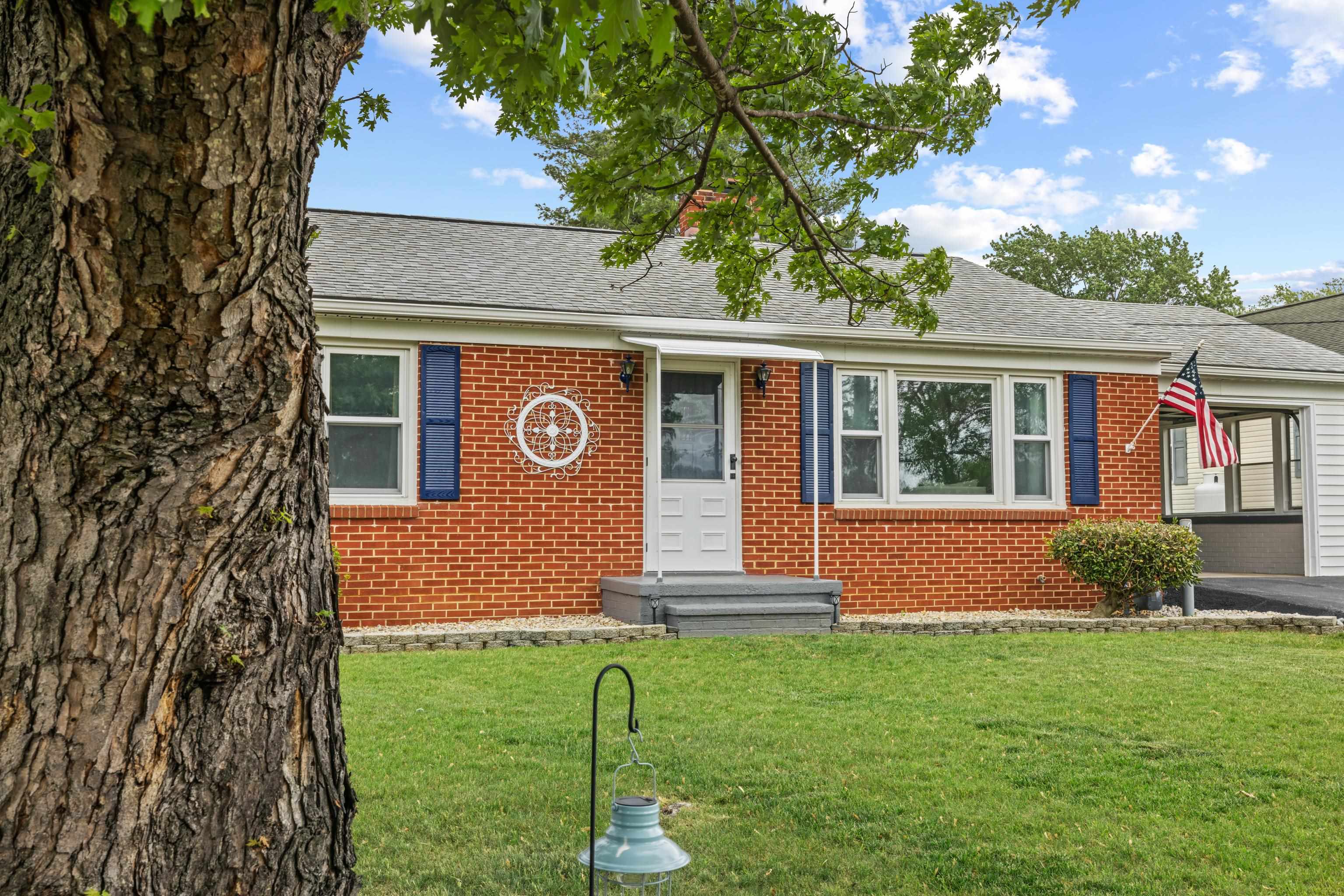 118 Stuart Avenue Stuarts Draft, VA 24477 - Photo 5 of 61 a front view of a house with garden
