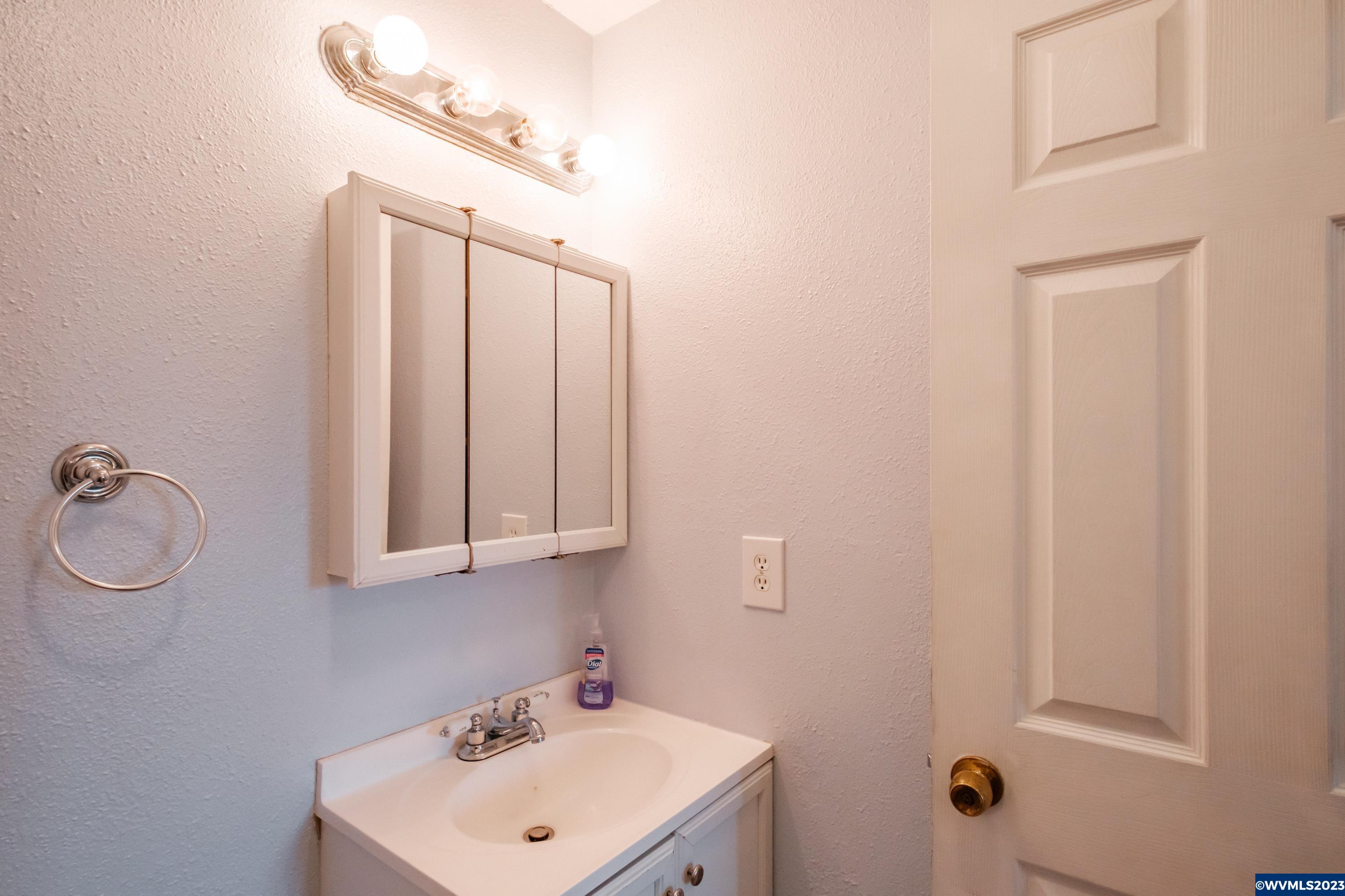 36372 Leslie Road Crabtree, OR 97374 - Photo 24 of 40 Gallery Image 24
