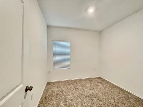 $2,000 | 14217 Lyndora Lane, Manor, TX 78653