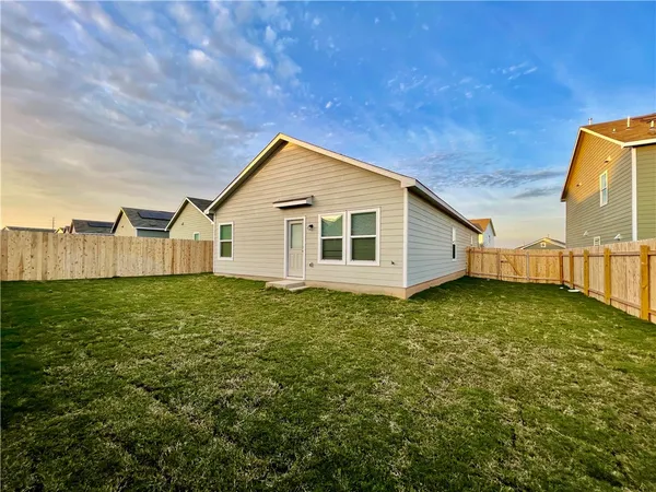 $2,000 | 14217 Lyndora Lane, Manor, TX 78653