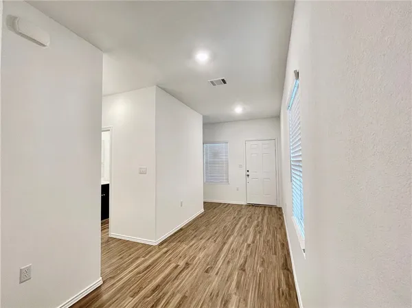 $2,000 | 14217 Lyndora Lane, Manor, TX 78653