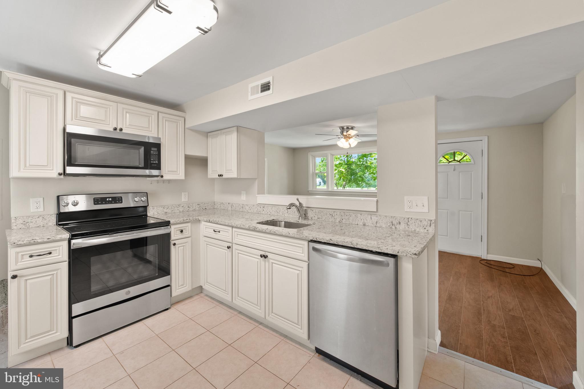 21010 Sparta Road Milford, VA 22514 - Photo 37 of 48 Cottage Kitchen