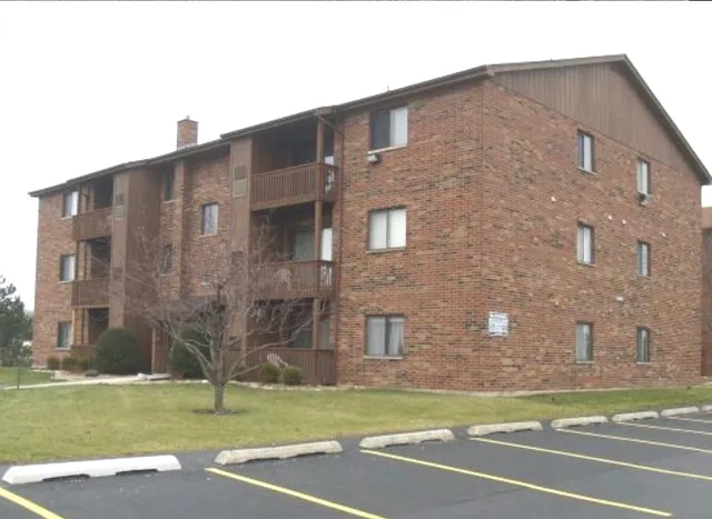 $158,500 | 15805 Peggy Lane, Unit 6, Oak Forest, IL 60452