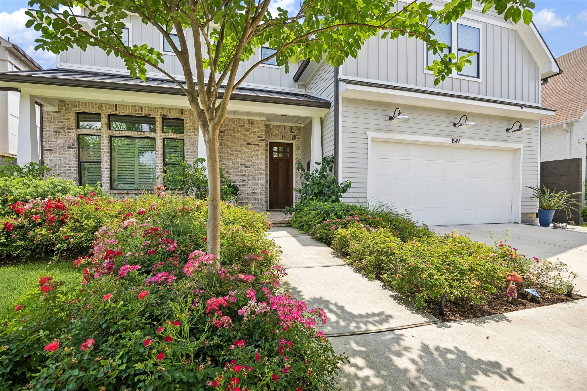 1519 Richelieu Lane Houston, TX 77018 - Photo 2 of 30 Beautiful Landscaping
