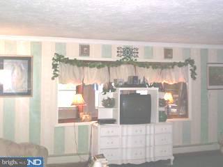 27 Grapevine Road Levittown, PA 19057 - Photo 2 of 6