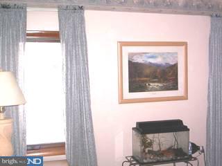 27 Grapevine Road Levittown, PA 19057 - Photo 5 of 6