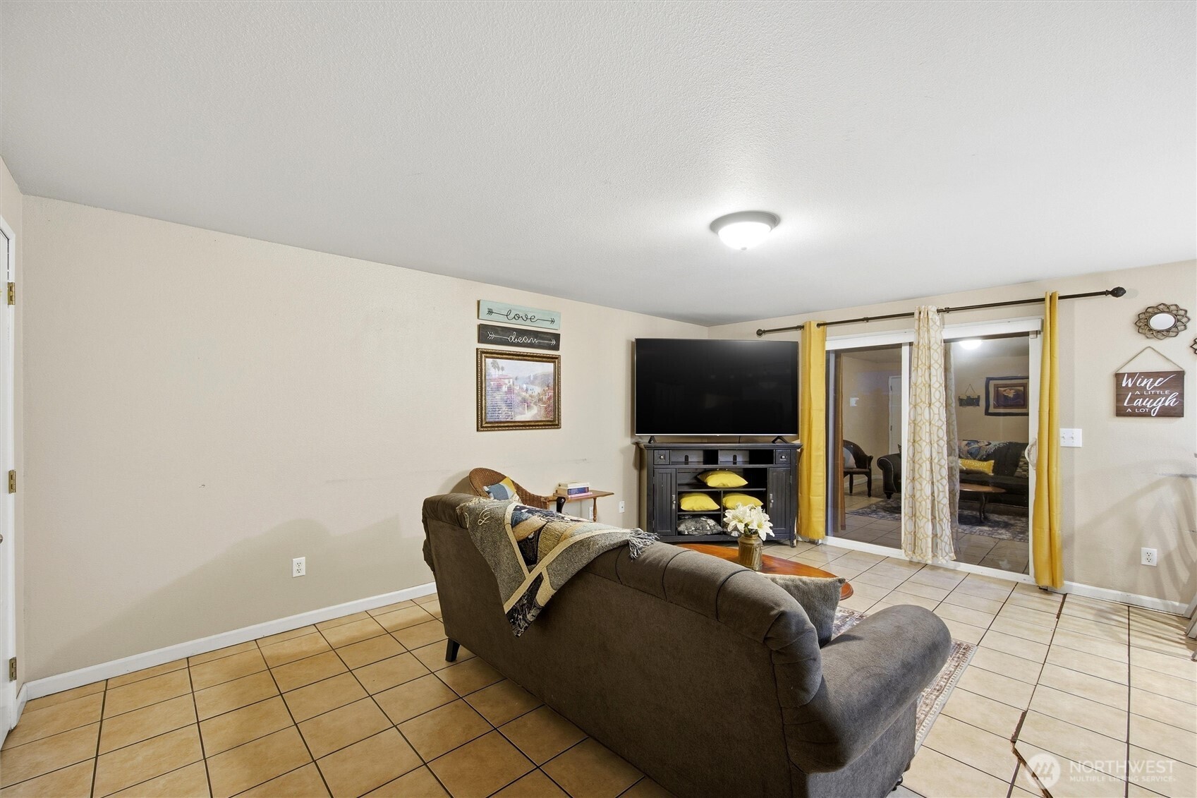 5008 Polo Lane Pasco, WA 99301 - Photo 17 of 26 a living room with furniture and a flat screen tv
