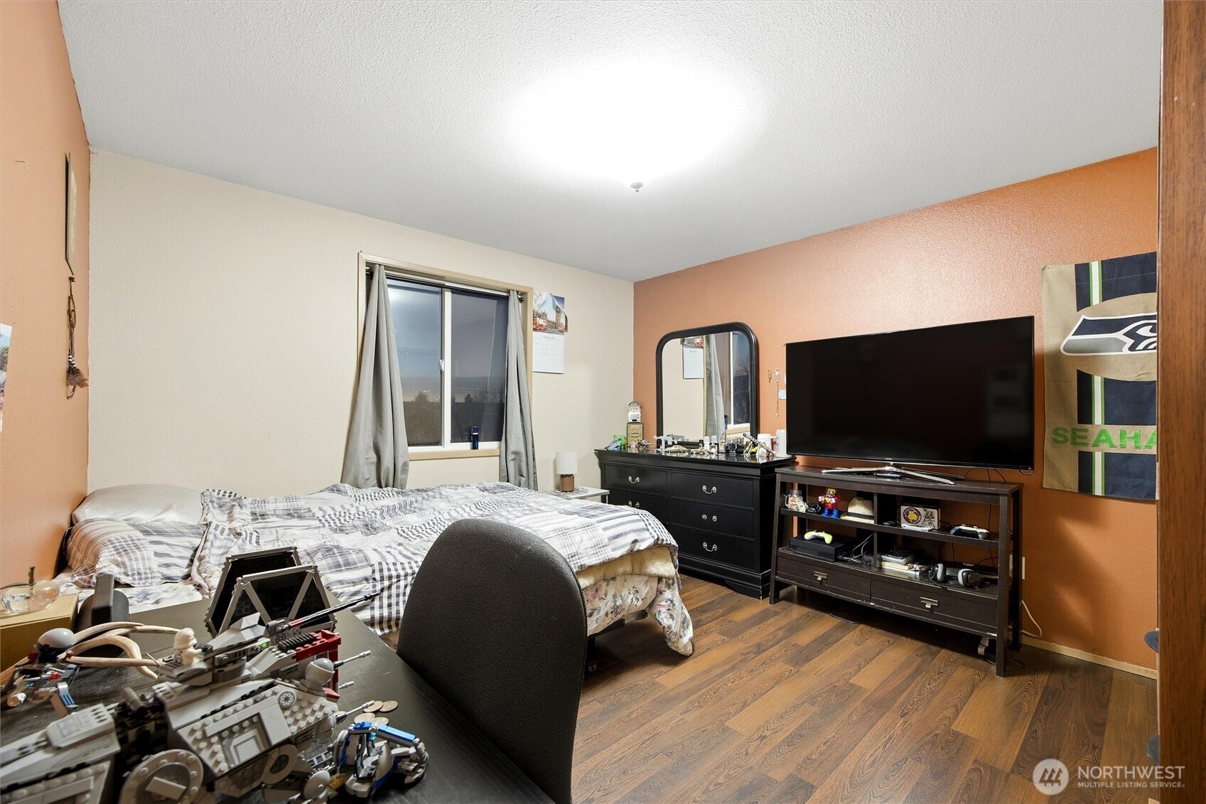 5008 Polo Lane Pasco, WA 99301 - Photo 21 of 26 a bedroom with a bed and a flat screen tv