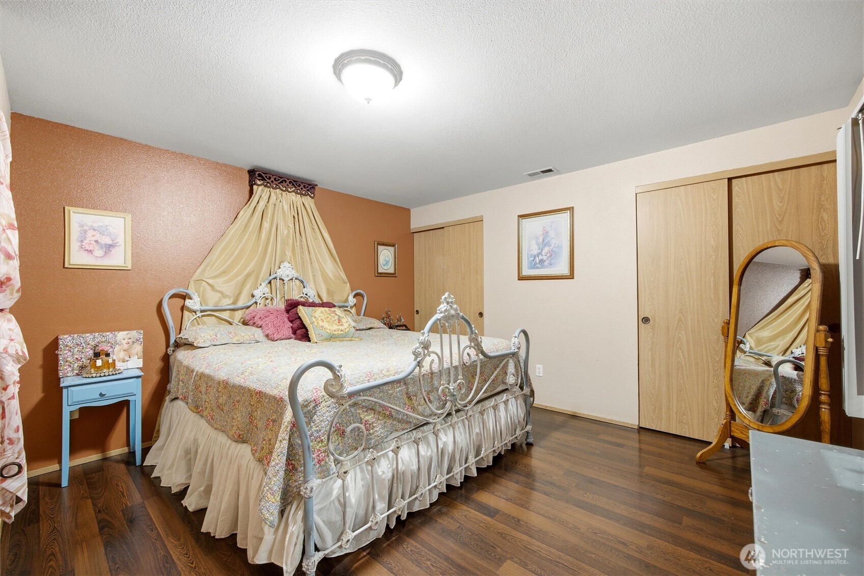 5008 Polo Lane Pasco, WA 99301 - Photo 24 of 26 a bed room with bed and a window