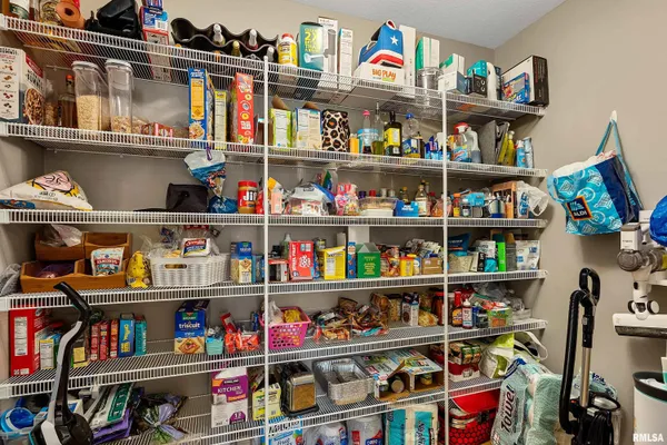 $570,000 | 346 Shaggybark Trail, Morton, IL 61550