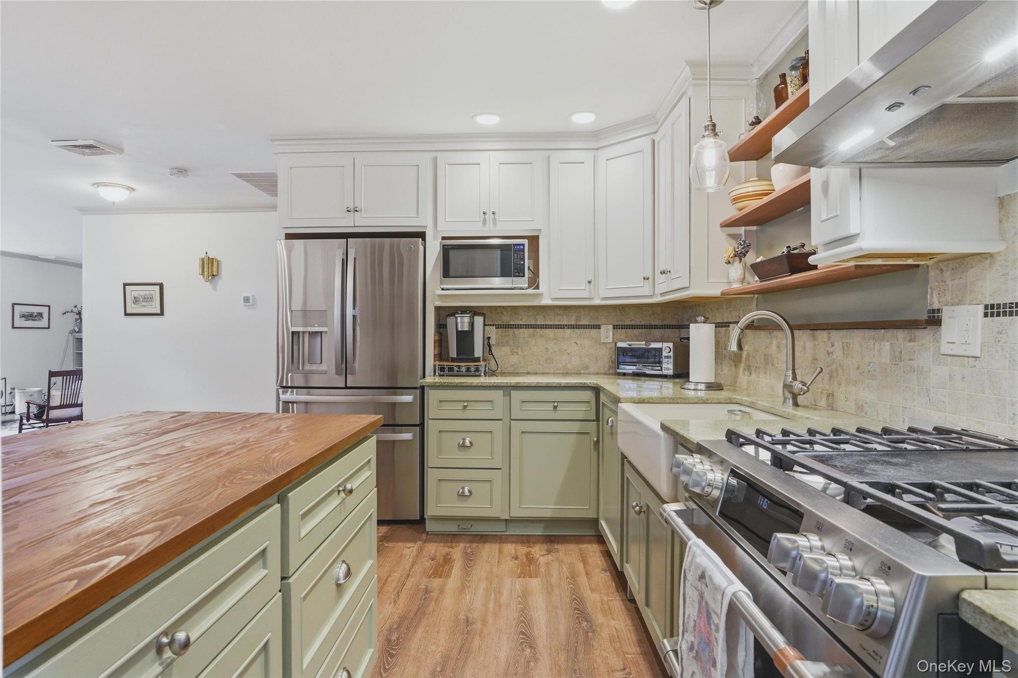 6 Willow Lane Fishkill, NY 12524 - Photo 7 of 33 a kitchen with stainless steel appliances granite countertop a stove and a sink