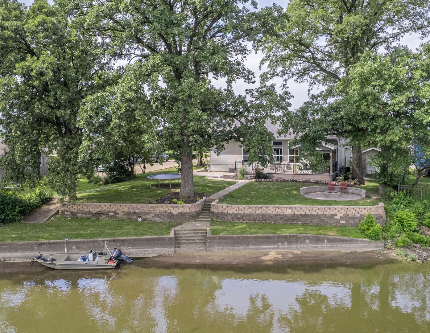 2611 2560 River Road Kankakee, IL 60901 - Photo 2 of 53 a view of swimming pool with yard