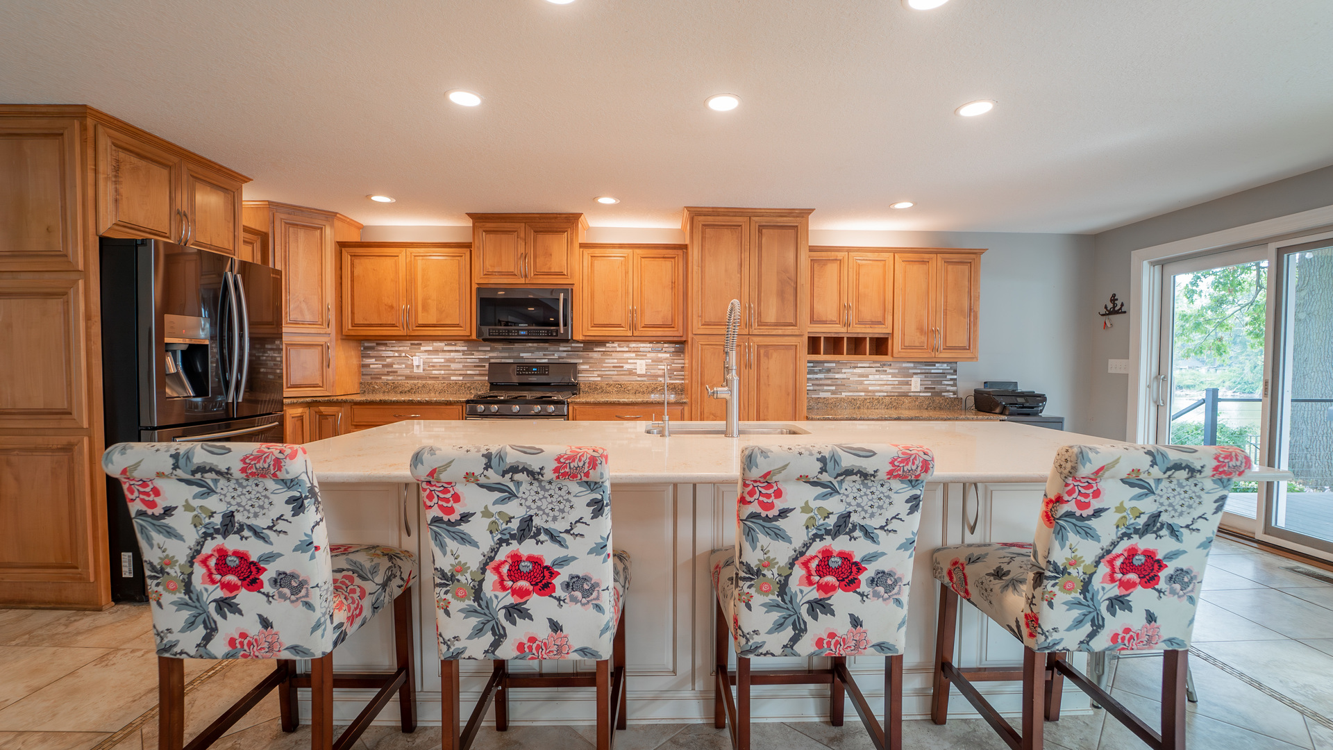 2611 2560 River Road Kankakee, IL 60901 - Photo 27 of 53 a large kitchen with dining table and chairs
