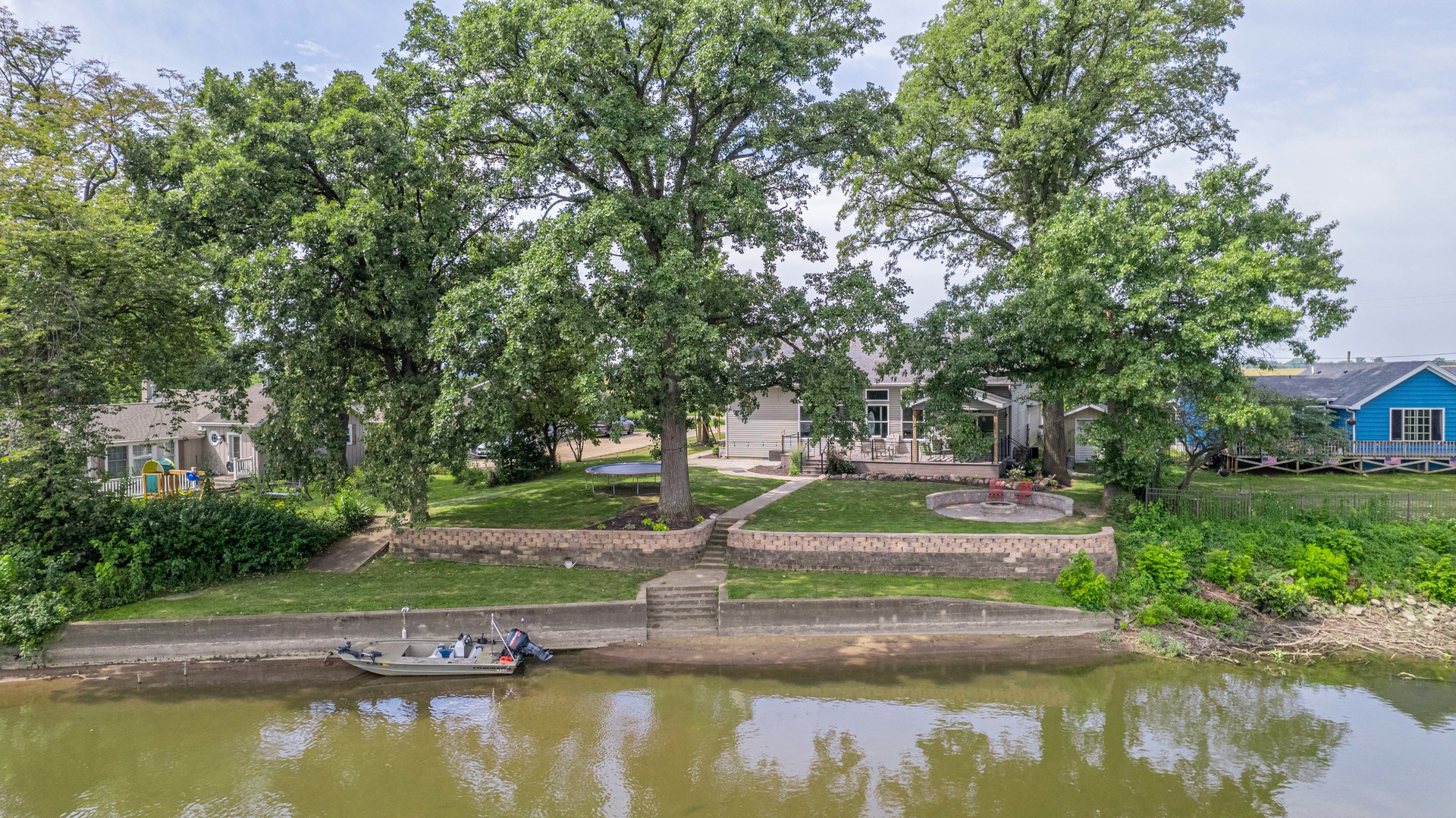 2611 2560 River Road Kankakee, IL 60901 - Photo 3 of 53 a view of a house with a yard and a large tree