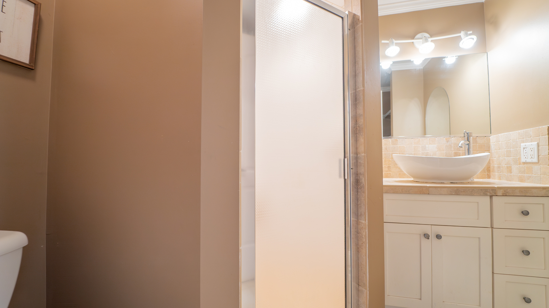 2611 2560 River Road Kankakee, IL 60901 - Photo 40 of 53 a bathroom with a sink and a mirror