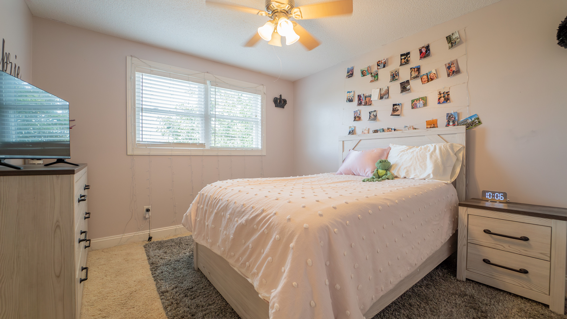 2611 2560 River Road Kankakee, IL 60901 - Photo 41 of 53 a bedroom with a bed and a window