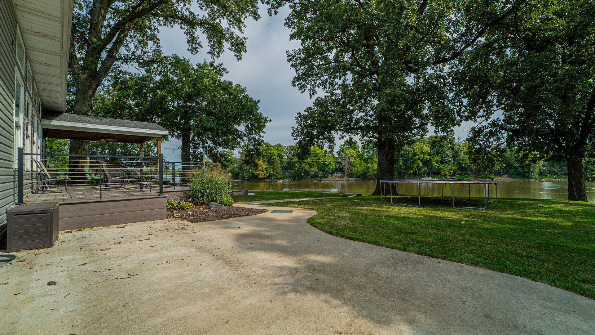 2611 2560 River Road Kankakee, IL 60901 - Photo 45 of 53 a view of a house with backyard and garden