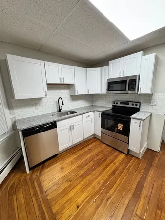 $1,600 | 438 Pawtucket Avenue, Unit 2, Pawtucket, RI 02860