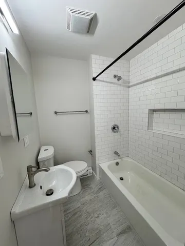 $1,600 | 438 Pawtucket Avenue, Unit 2, Pawtucket, RI 02860