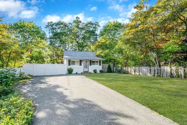 $549,999 | 60 South Evergreen Drive, Selden, NY 11784