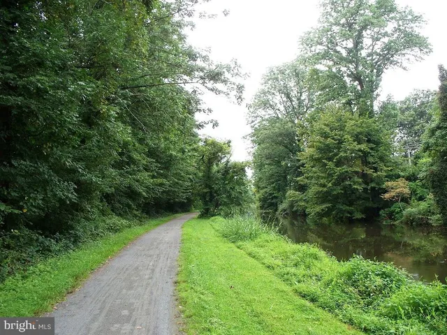 a view of a car park in front of house