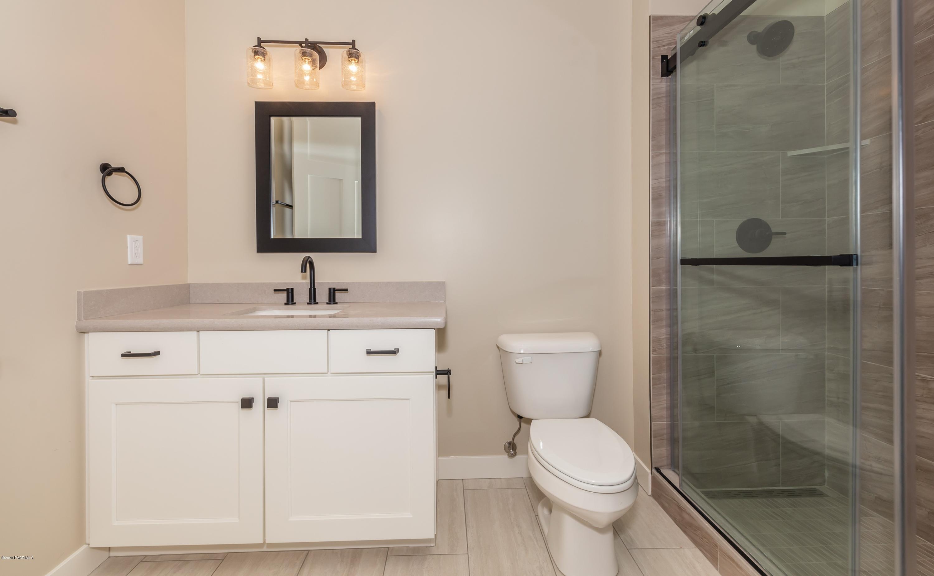 957 Norris Road Prescott, AZ 86305 - Photo 19 of 28 Jr Suite Bathroom