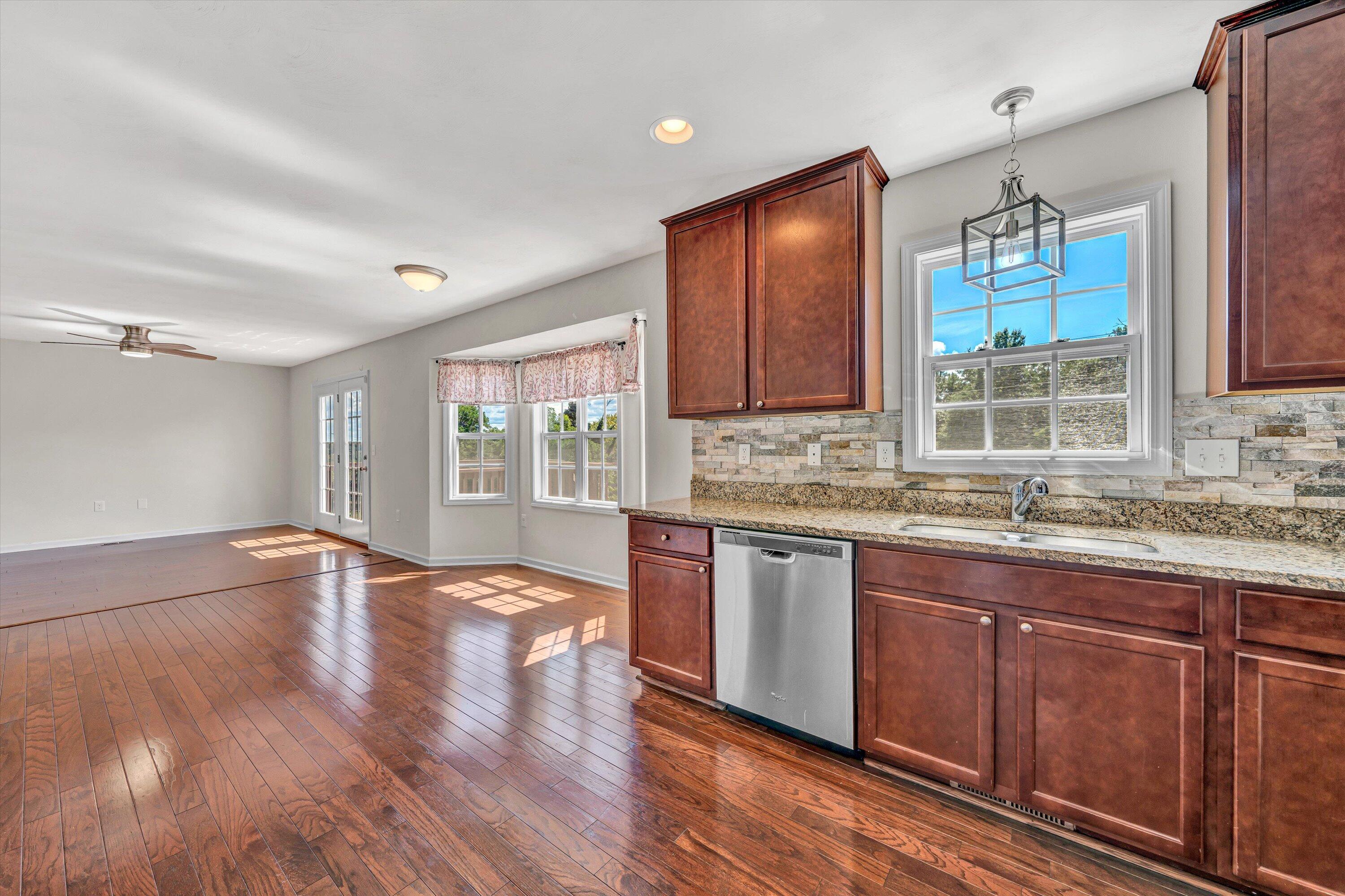 1263 North Mill Road Salem, VA 24153 - Photo 13 of 45 11-DSC00259