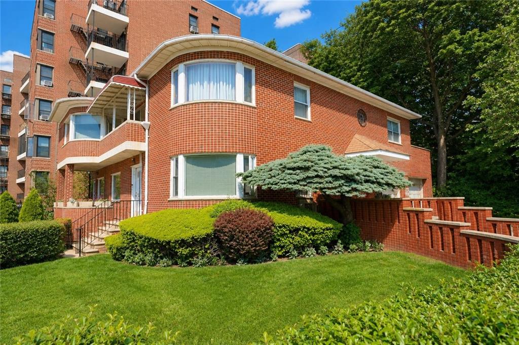 1 Bay Ridge Parkway Brooklyn, NY 11209 - Photo 3 of 38 a front view of a house with garden