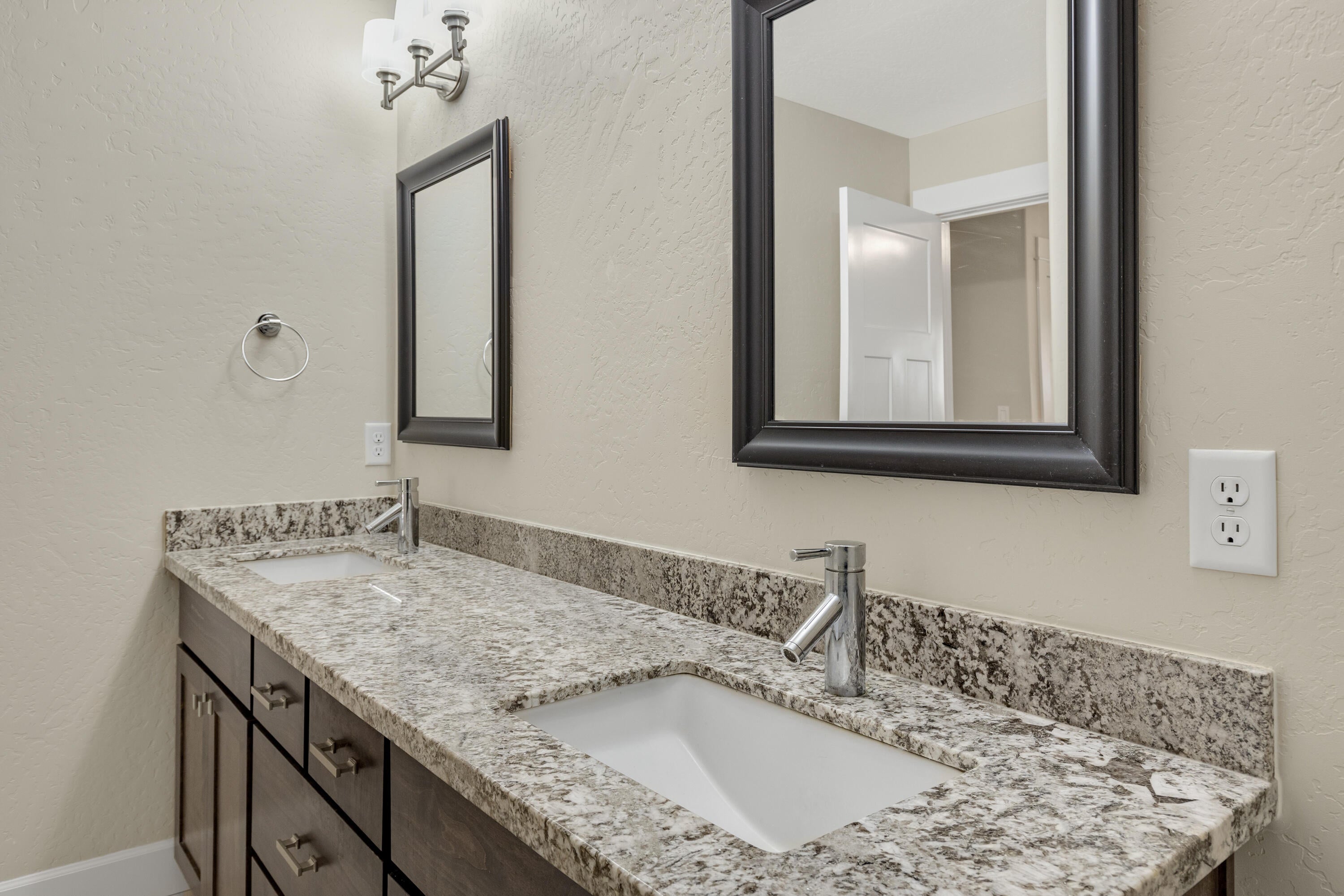 563 Plum Ridge Court Ashland, OR 97520 - Photo 11 of 39 PR(15)