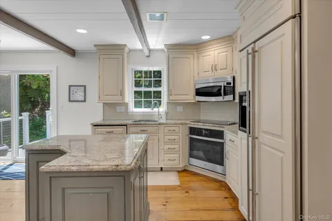 $899,000 | 14 Hawks Nest Road, Stony Brook, NY 11790