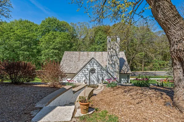 $1,195,000 | 323 South Garfield Avenue, Janesville, WI 53545