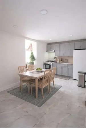 $3,300 | 49 Gladys Street, Lindenhurst, NY 11757