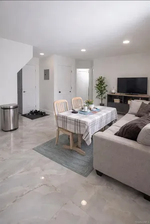 $3,300 | 49 Gladys Street, Lindenhurst, NY 11757