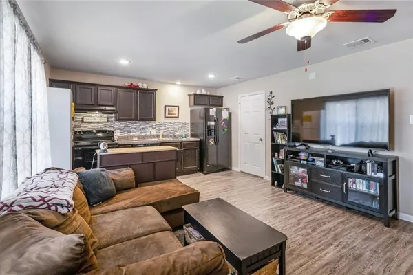 $1,350 | 16693 East Hammon, Montgomery, TX 77316