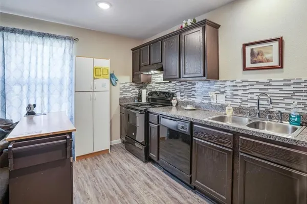 $1,350 | 16693 East Hammon, Montgomery, TX 77316