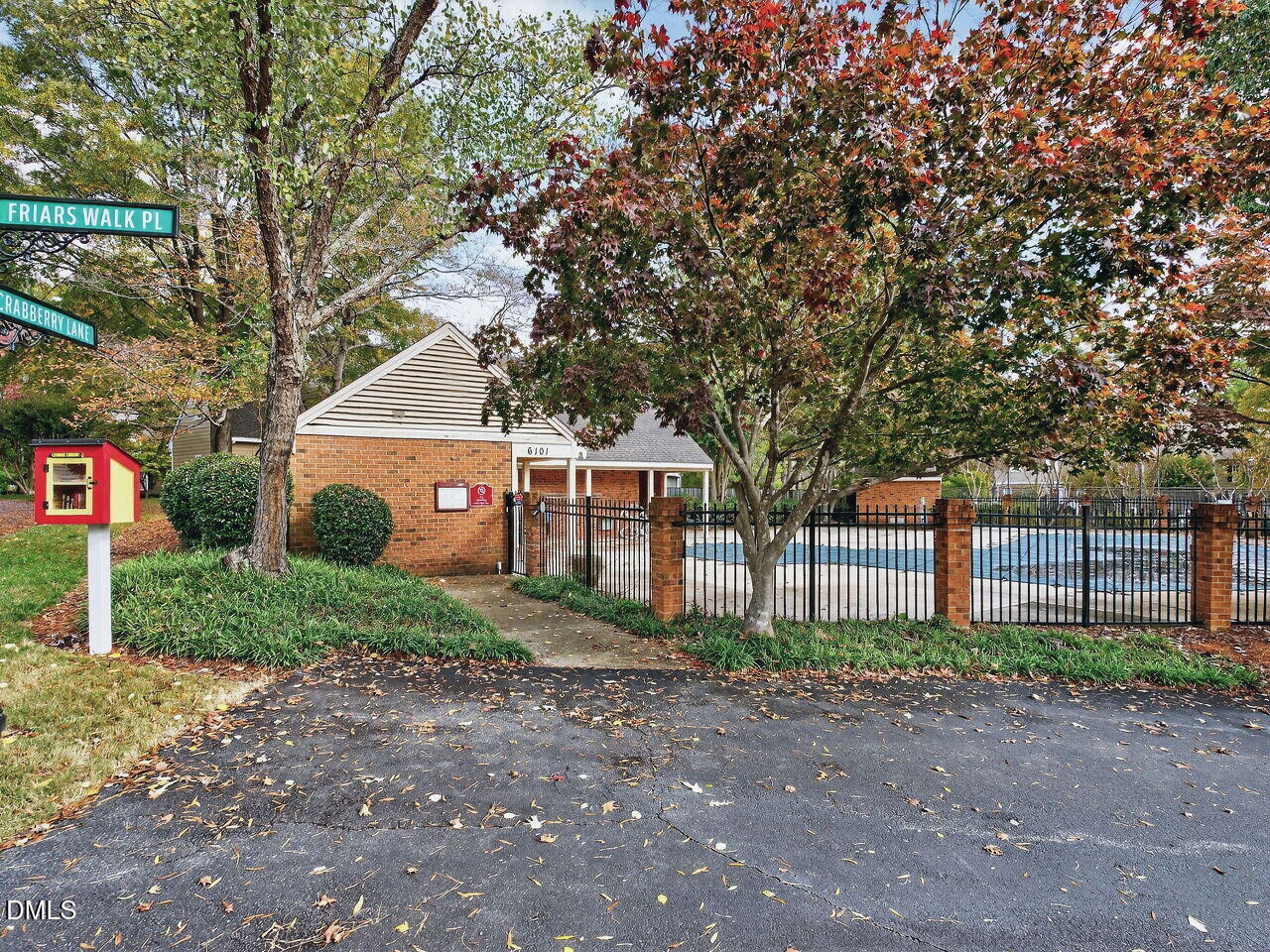 6012 Tenter Banks Square Raleigh, NC 27609 - Photo 29 of 30 035-1280x960-clubhouse-pool