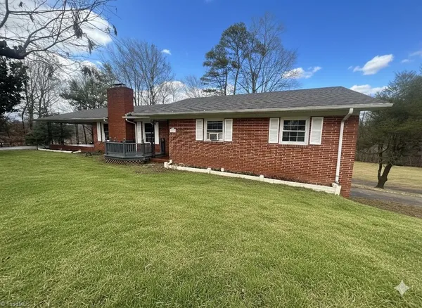 $1,800 | 1447 Westwood Lane, Wilkesboro, NC 28697