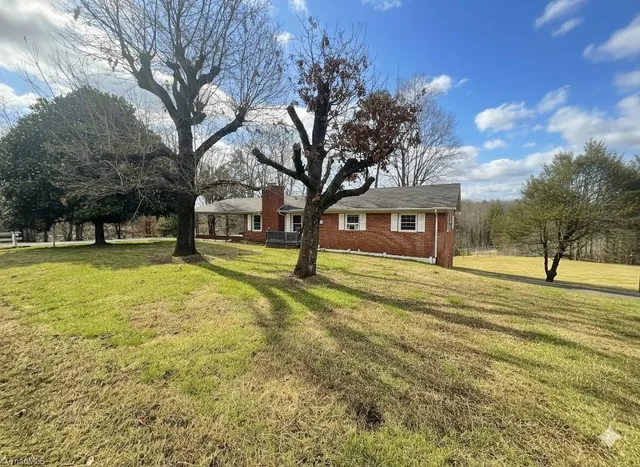 $1,800 | 1447 Westwood Lane, Wilkesboro, NC 28697