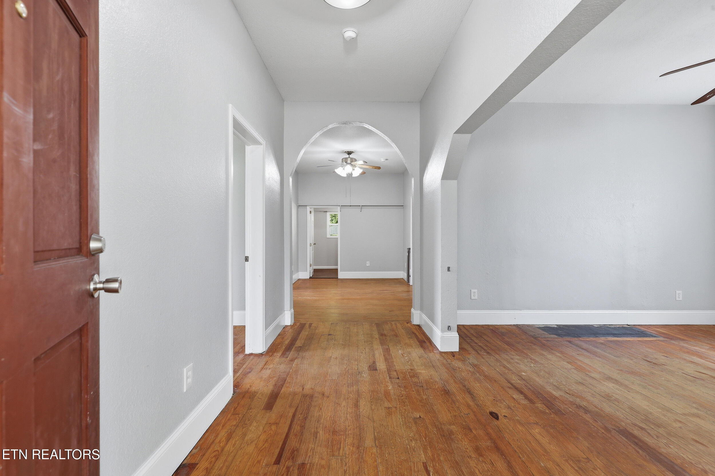 7805 Heiskell Road Powell, TN 37849 - Photo 2 of 45 25_7805_heiskell_rd_0026