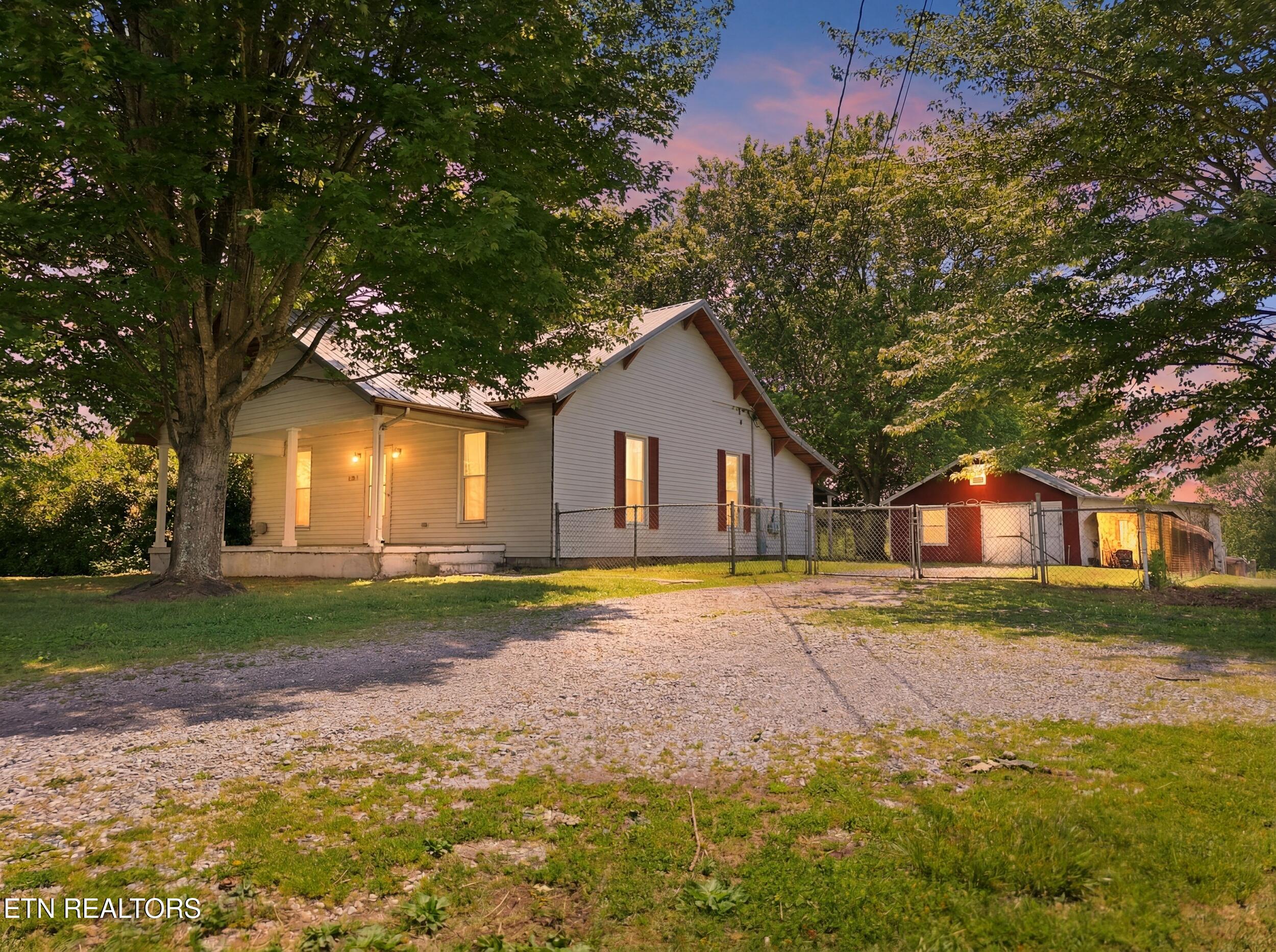 7805 Heiskell Road Powell, TN 37849 - Photo 27 of 45 6_7805_heiskell_rd_0001_twilight